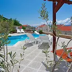 Lara Apartment