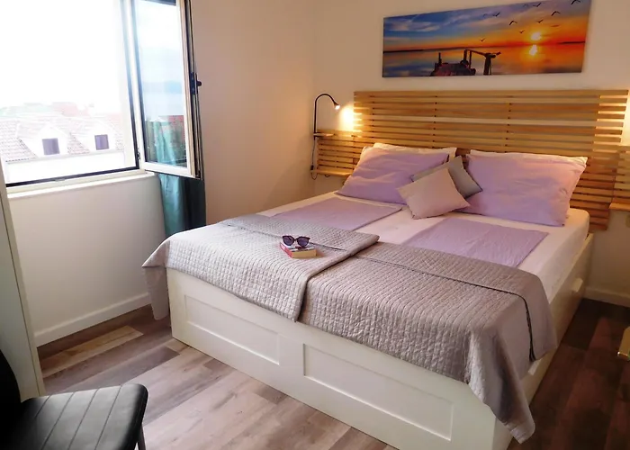 Lara Apartmán *